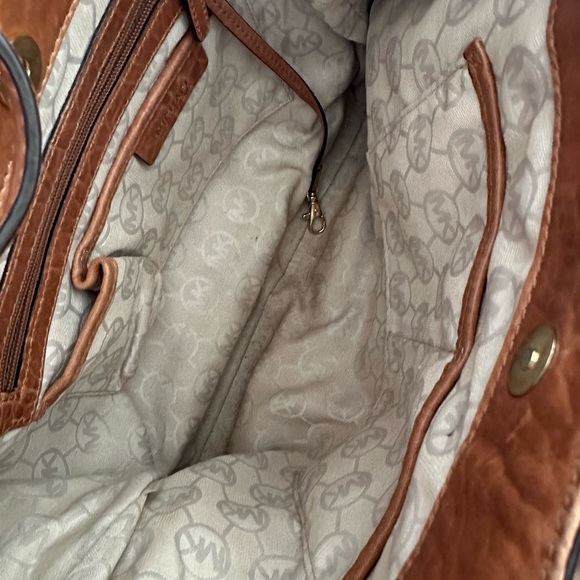 Michael Kors Uptown Astor Leather Gold Studded Purse - Picture 7 of 9